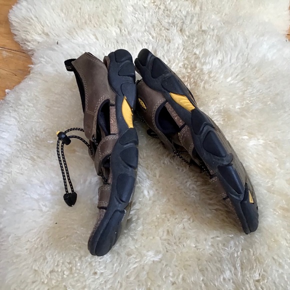 Sandal - Picture 3 of 9